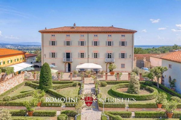 villa in vendita a Lucca in zona Torre