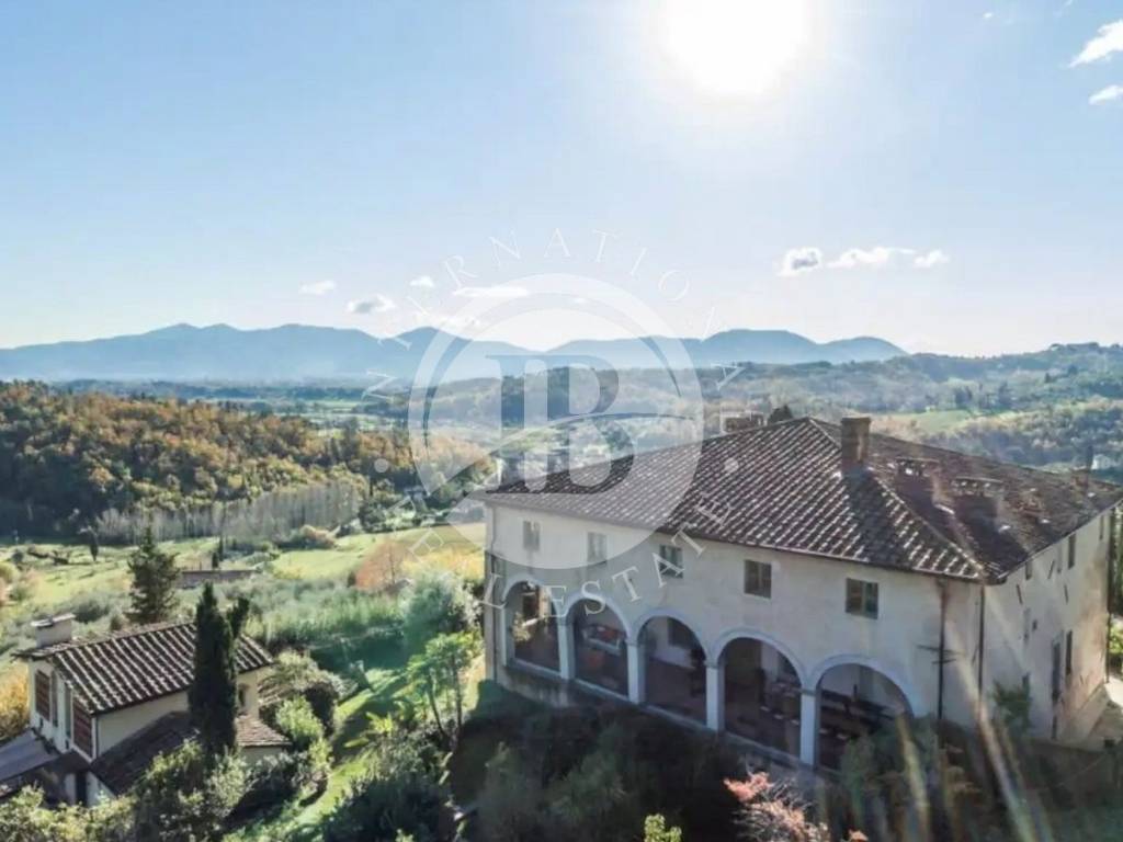 villa in vendita a Lucca