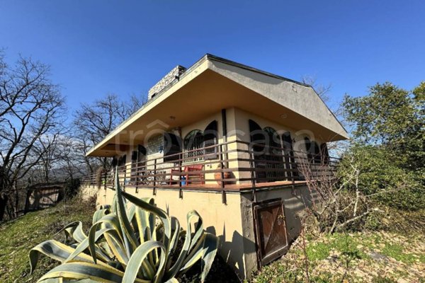 casa indipendente in vendita a Lucca in zona Mastiano