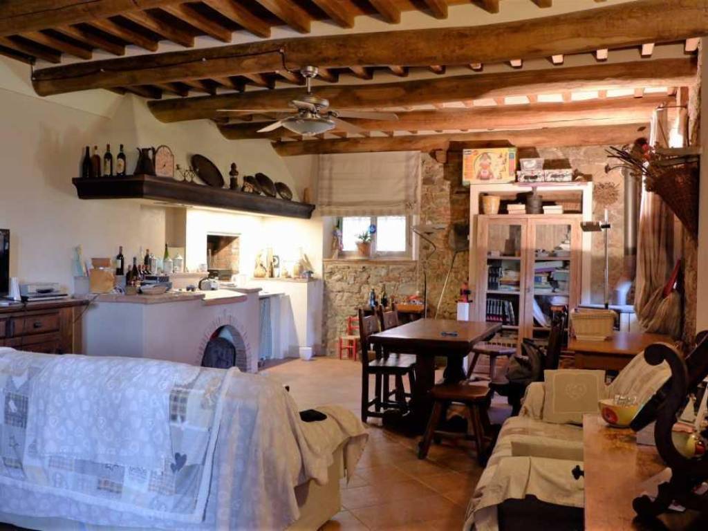 casa indipendente in vendita a Lucca in zona Mutigliano
