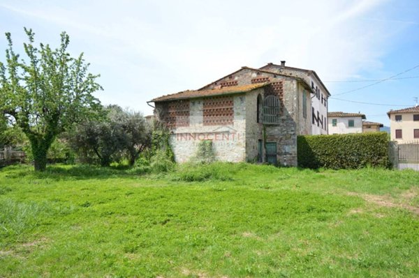 casa indipendente in vendita a Lucca in zona Nave