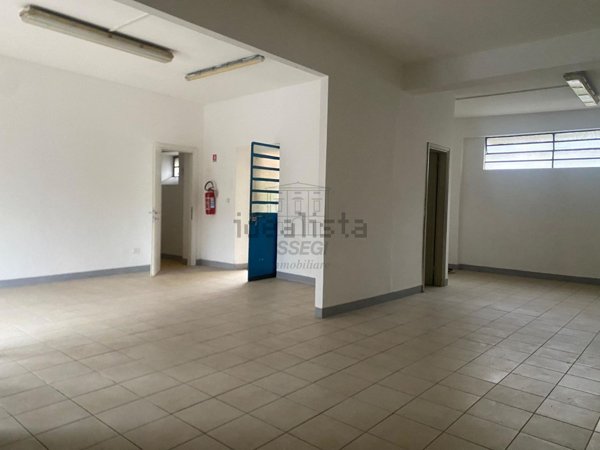 negozio in vendita a Lucca in zona Sant'Anna