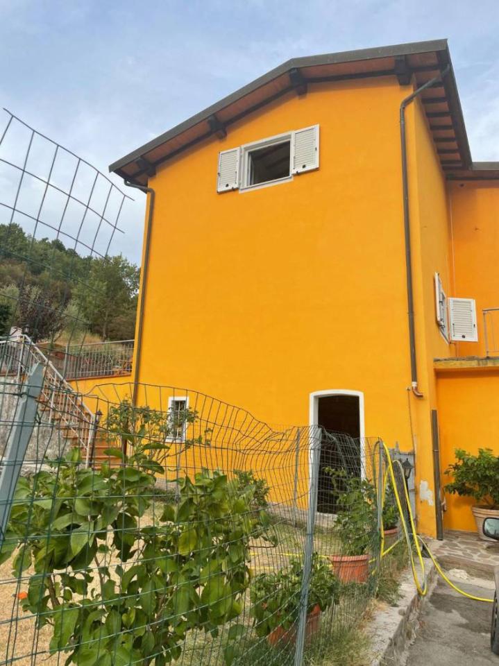 casa indipendente in vendita a Lucca in zona Ciciana