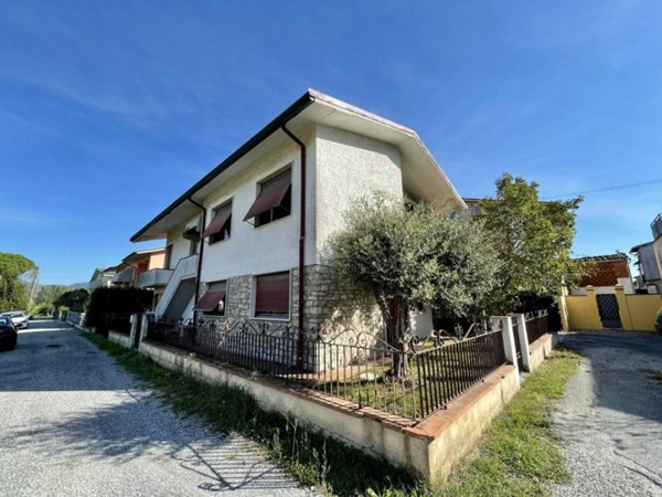 casa indipendente in vendita a Lucca in zona Sant'Anna