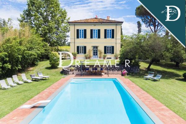 casa indipendente in vendita a Lucca in zona Vallebuia