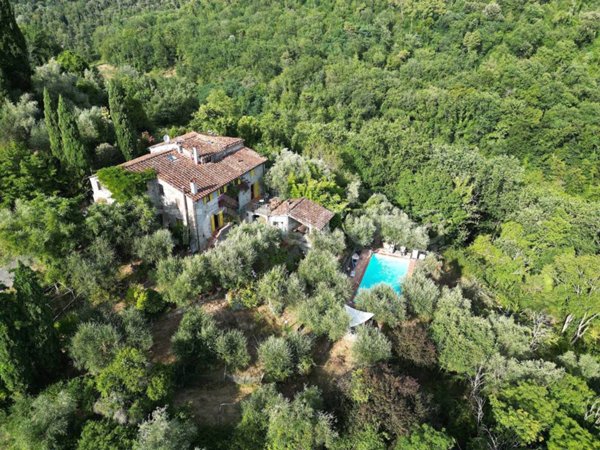 casa indipendente in vendita a Lucca in zona Maggiano