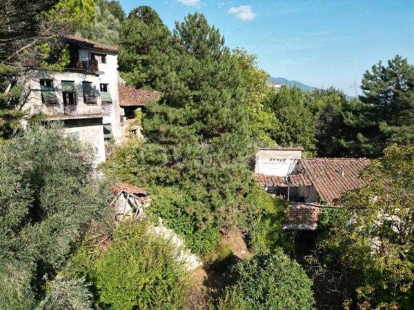 casa indipendente in vendita a Lucca in zona Centro Città