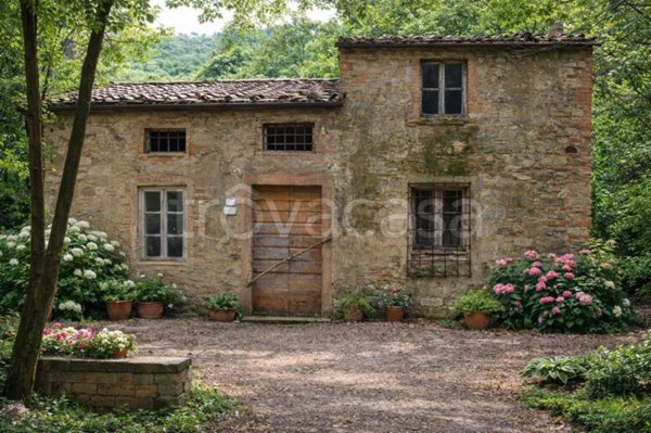 casa indipendente in vendita a Lucca in zona Centro Città