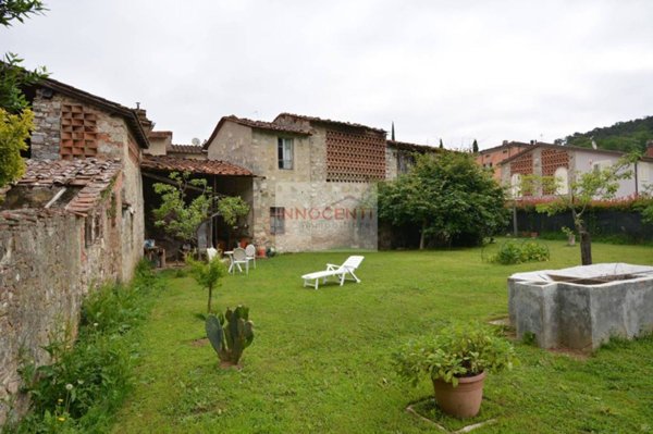 casa indipendente in vendita a Lucca in zona Cerasomma