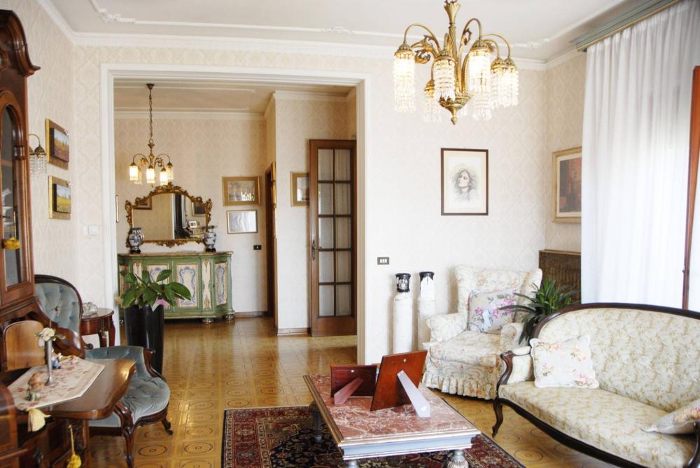 casa indipendente in vendita a Lucca in zona Centro Città