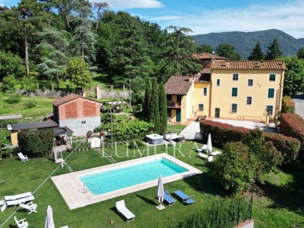 casa indipendente in vendita a Lucca in zona Balbano