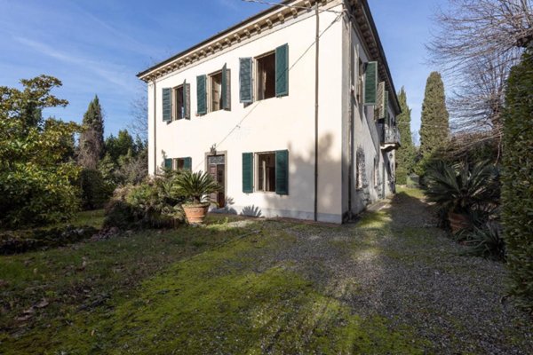 casa indipendente in vendita a Lucca in zona Ciciana