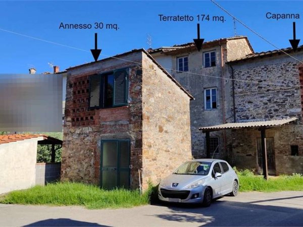 casa indipendente in vendita a Lucca in zona zona Sorbano