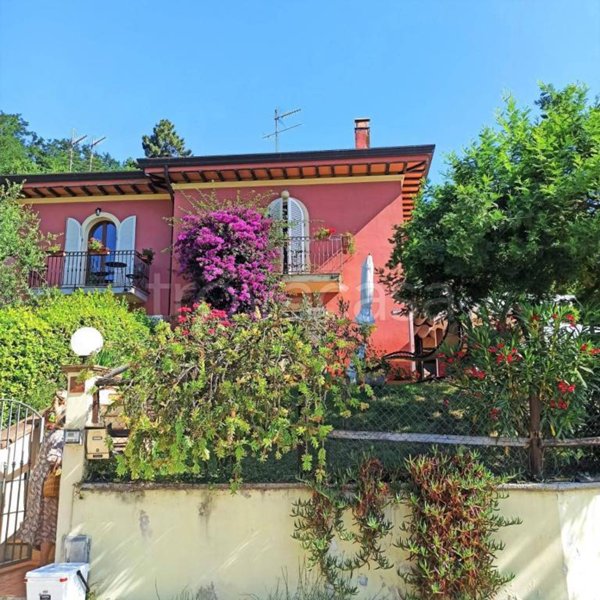 casa indipendente in vendita a Lucca in zona Balbano