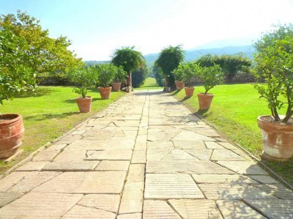 casa indipendente in vendita a Lucca in zona Centro Città