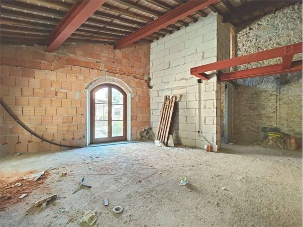 casa indipendente in vendita a Lucca in zona Ponte a Moriano