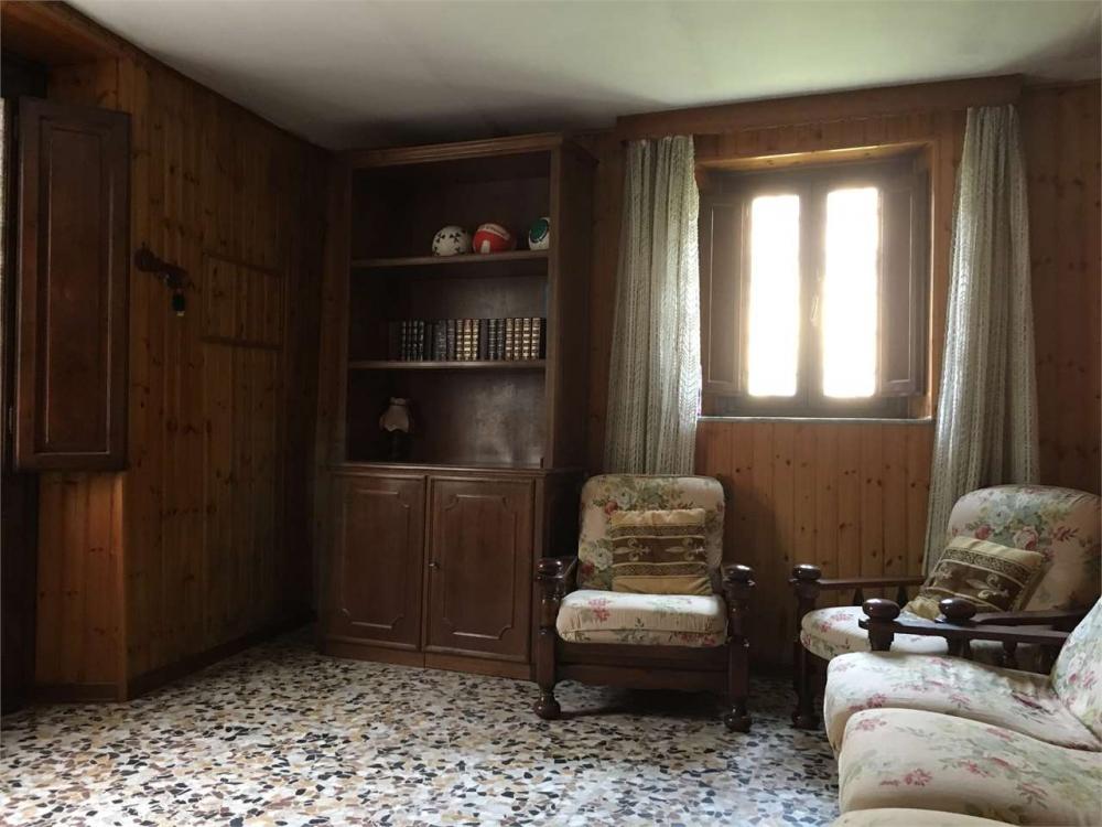 casa indipendente in vendita a Lucca