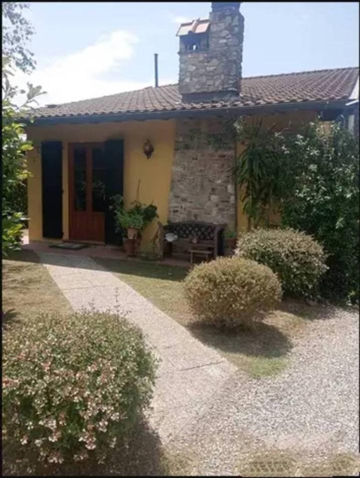 casa indipendente in vendita a Lucca in zona Mutigliano