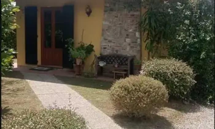 casa indipendente in vendita a Lucca in zona Monte San Quirico