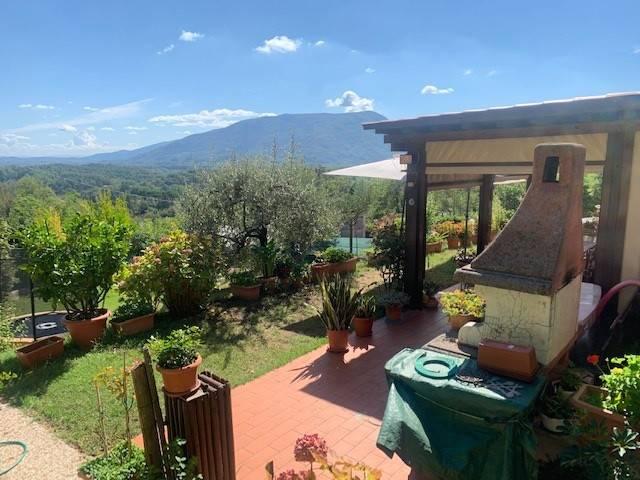 casa indipendente in vendita a Lucca in zona Nozzano