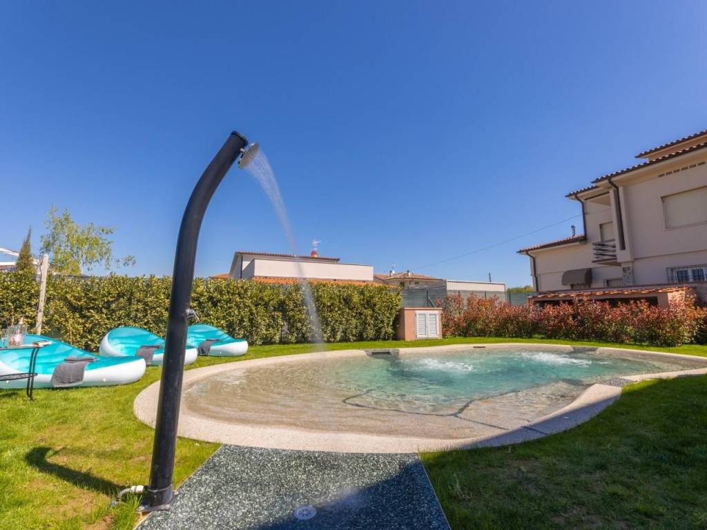 negozio in vendita a Lucca in zona Centro Città