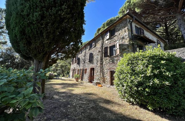 casa indipendente in vendita a Lucca in zona Centro Città