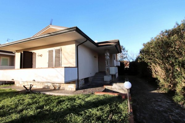 casa indipendente in vendita a Lucca in zona Balbano