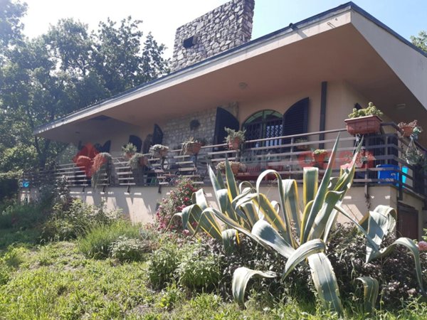 casa indipendente in vendita a Lucca in zona Palmata