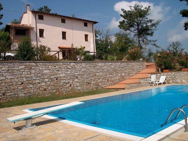 casa indipendente in vendita a Lucca in zona Nozzano