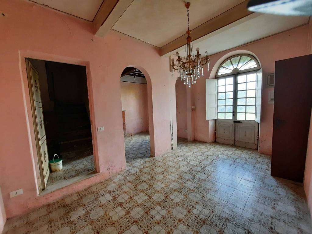 casa indipendente in vendita a Lucca in zona Balbano