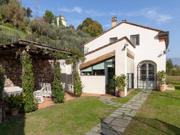 casa indipendente in vendita a Lucca in zona Monte San Quirico