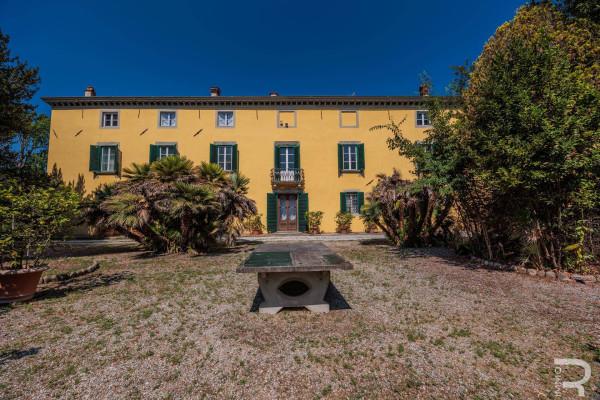 villa in vendita a Lucca in zona Balbano
