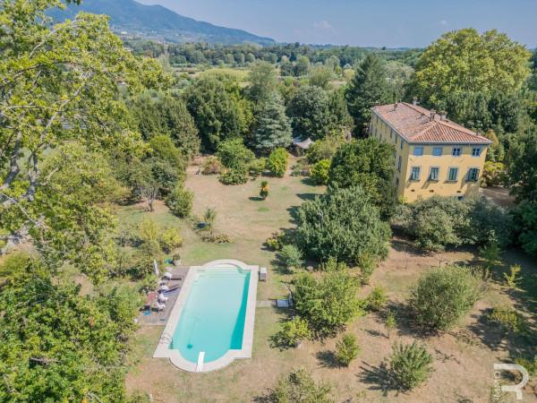 villa in vendita a Lucca in zona Nozzano