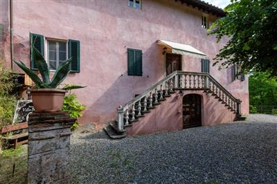 casa indipendente in vendita a Lucca