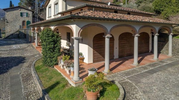 casa indipendente in vendita a Lucca in zona Centro Città