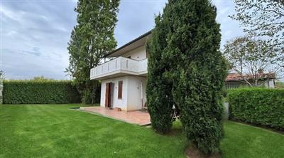 casa indipendente in vendita a Lucca