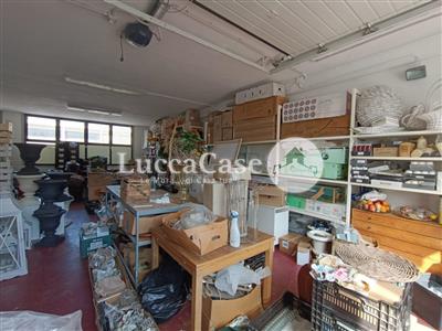 capannone in vendita a Lucca in zona San Donato