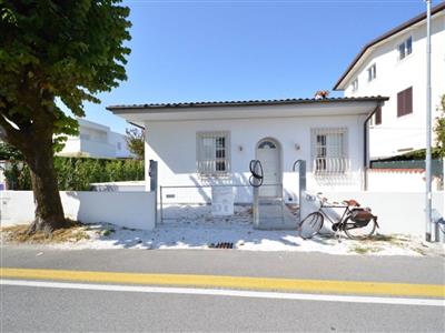 casa indipendente in vendita a Lucca in zona Centro Città