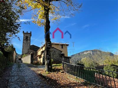 casa indipendente in vendita a Lucca in zona Centro Città
