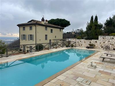 casa indipendente in vendita a Lucca