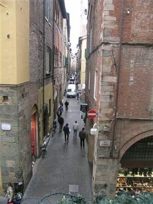locale commerciale in vendita a Lucca in zona Centro Città