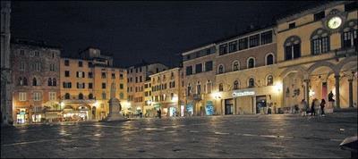 locale commerciale in vendita a Lucca in zona Centro Città
