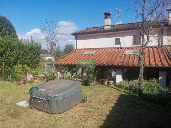 casa indipendente in vendita a Lucca in zona Arliano