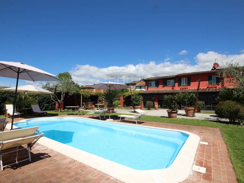 casa indipendente in vendita a Lucca in zona San Pietro a Vico