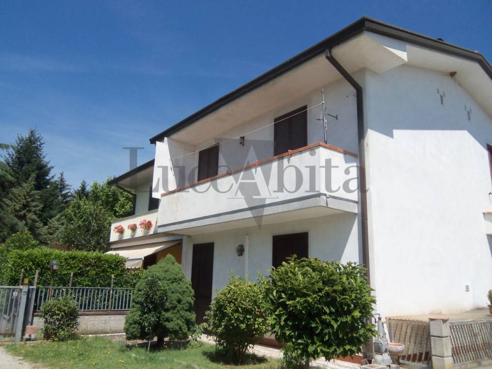 casa indipendente in vendita a Lucca in zona Maggiano