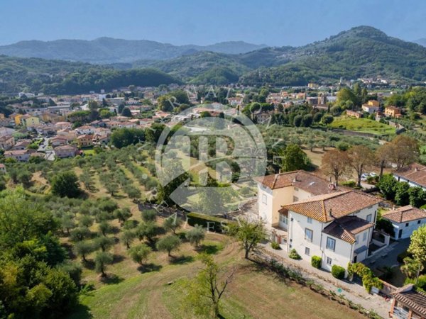 villa in vendita a Lucca in zona Ponte a Moriano