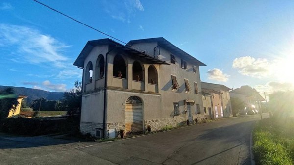 casa indipendente in vendita a Lucca in zona Arliano