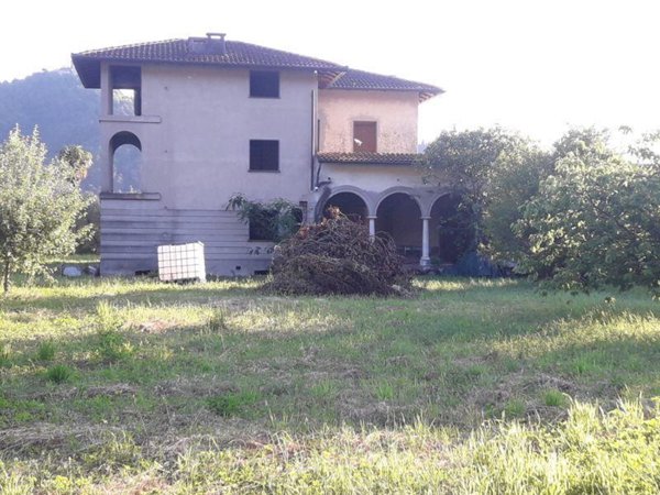 casa indipendente in vendita a Lucca in zona Centro Città