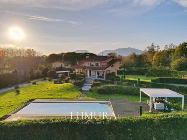 casa indipendente in vendita a Lucca in zona Mutigliano