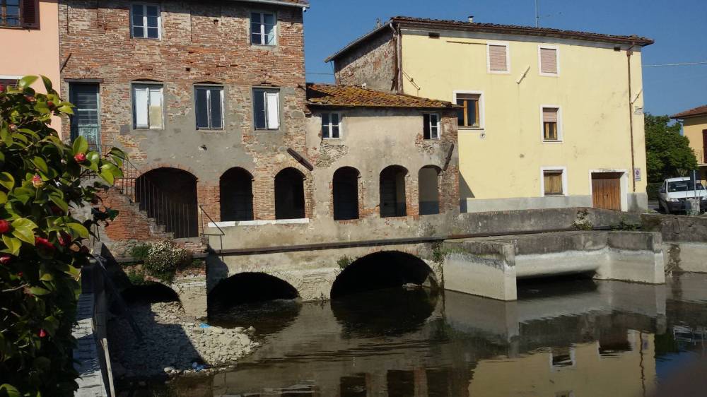 casa indipendente in vendita a Lucca in zona San Cassiano a Vico